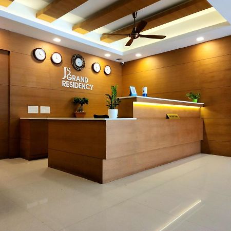 Js Grand Residency Hotel Palakkad Esterno foto
