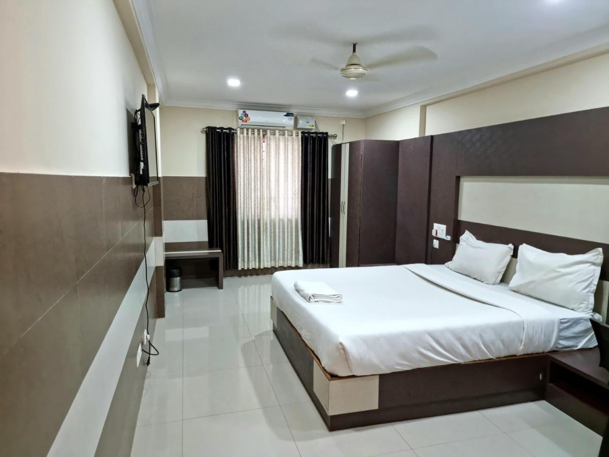 Js Grand Residency Hotel Palakkad Esterno foto