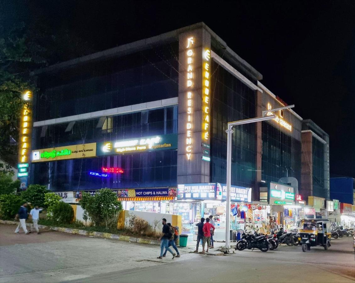 Js Grand Residency Hotel Palakkad Esterno foto